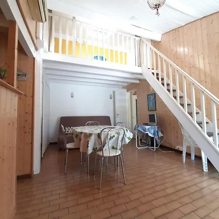 Maison Moderne Entre Foret Et Ocean, Avec Jardin Et Terrasse.